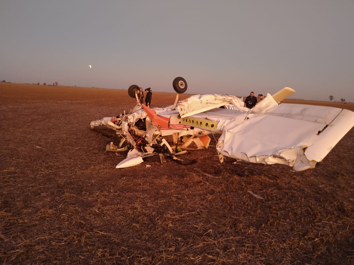 Aeronave cayó en un campo a pocos kilómetros de la autopista